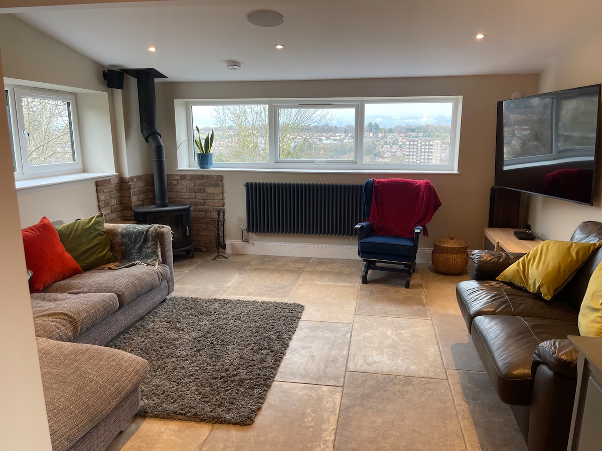 Successful Airbnb property: Luxury Escape with Cinema, Pool Table & Darts in Leeds