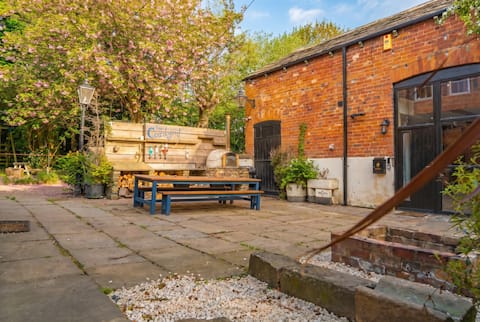 Luxury Escape with Cinema, Pool Table & Darts