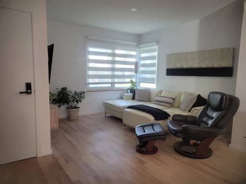 Top Airbnb: "Oasis I" Luxury Apartment in Essex