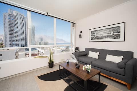 Top Airbnb: Beautiful apartment steps from the sea with parking in Iquique