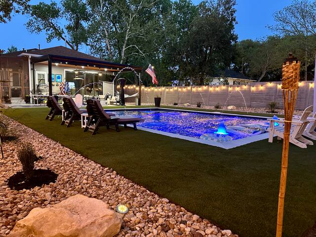 Luxurious Austin Retreat With Resort Pool gallery image 2