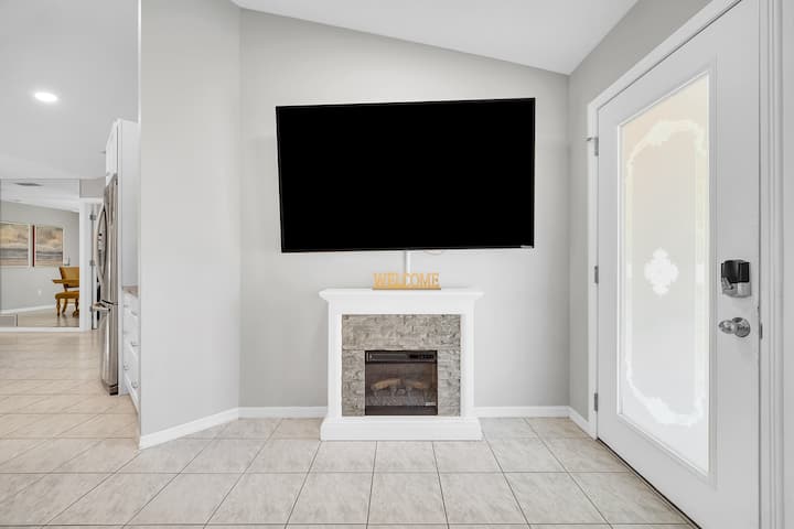 Oasis On Nightingale | Pet-friendly Pool Home - Venice, FL