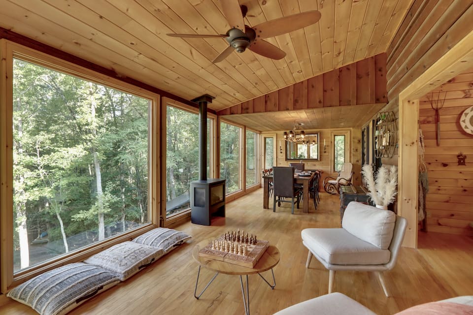 A log cabin on a private trout pond, Mineral Bluff, Georgia, United States, photo 5 of 10