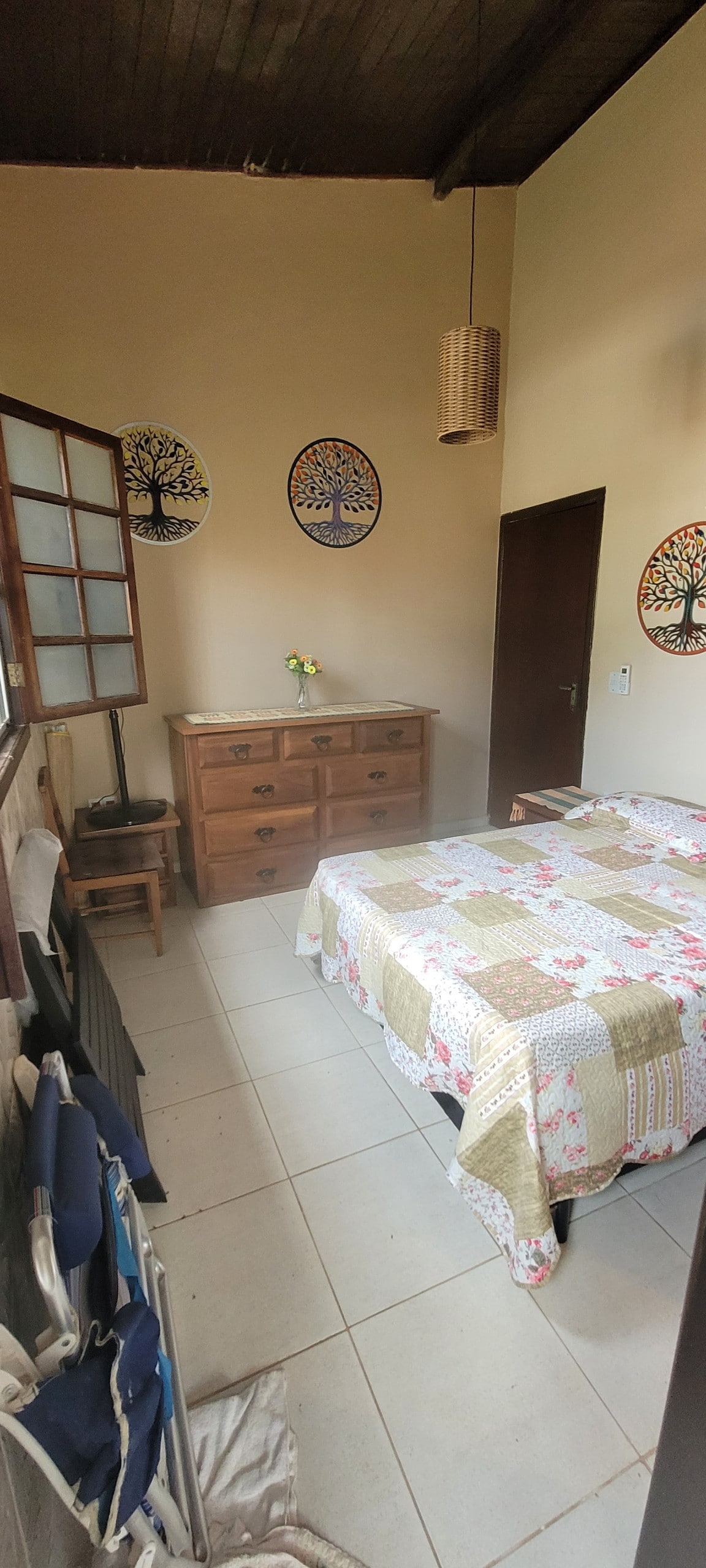 Kućni krevet
novi klima-uređaj
ventilator
sklopivi stol s 2 klupe
roštilj na balkonu
kupaonica s kutijom

mjesto gdje se čuje šum morskih valova

