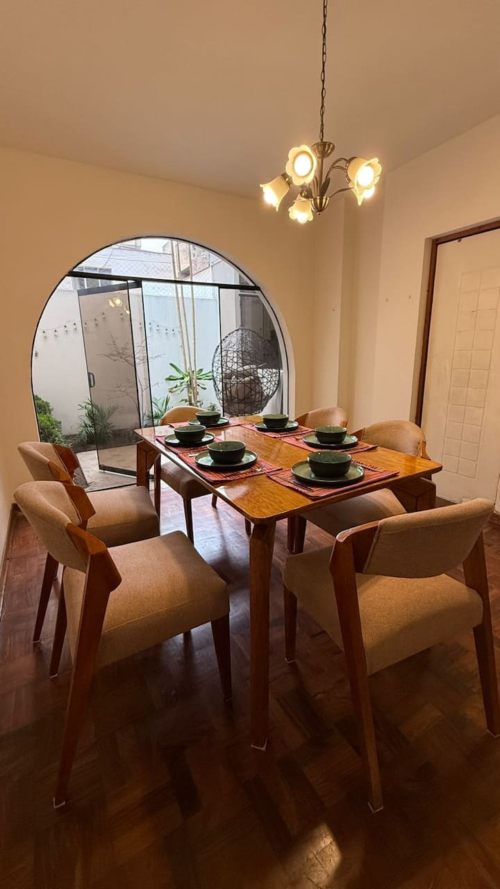 3-story House | 10 Guests | 5 Br | 8 Beds - Lima