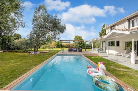 Beautiful 5 bedroom house & pool