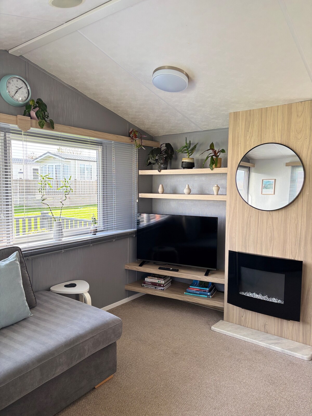Top performing Airbnb: Padstow Holiday Base Bright 2 Bed Lodge Seven bays in St. Merryn