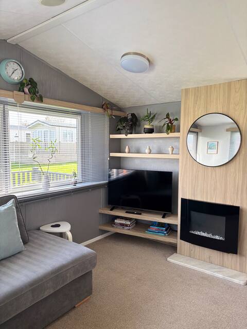 Top performing Airbnb: Padstow Holiday Base Bright 2 Bed Lodge Seven bays in St. Merryn