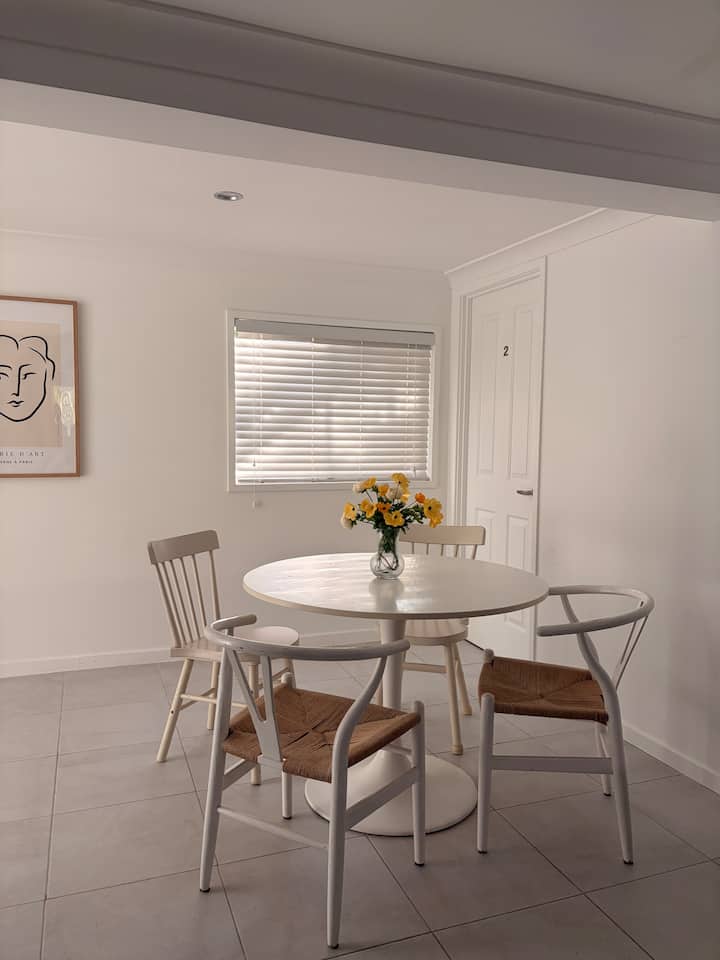 A Cozy, Stylish Home. - Springwood