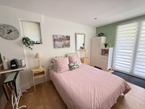 New studio with garden