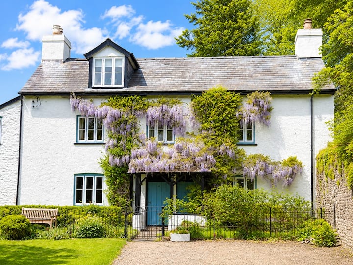 6 Bed In Lower Chapel (Oc-c30673) - Brecon