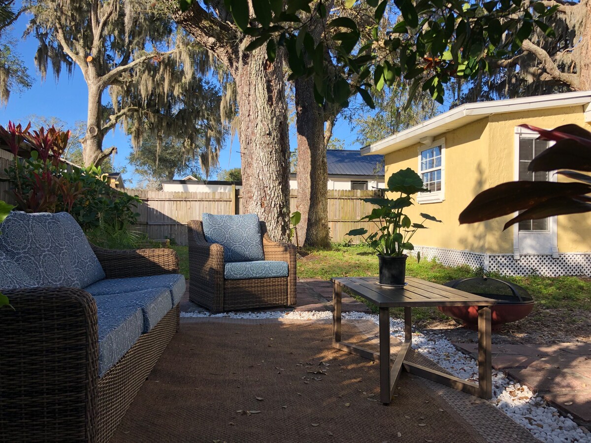 Relaxing Riverview House