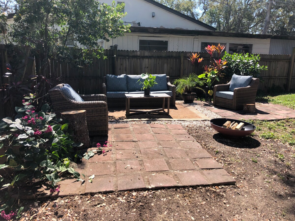 Relaxing Riverview House