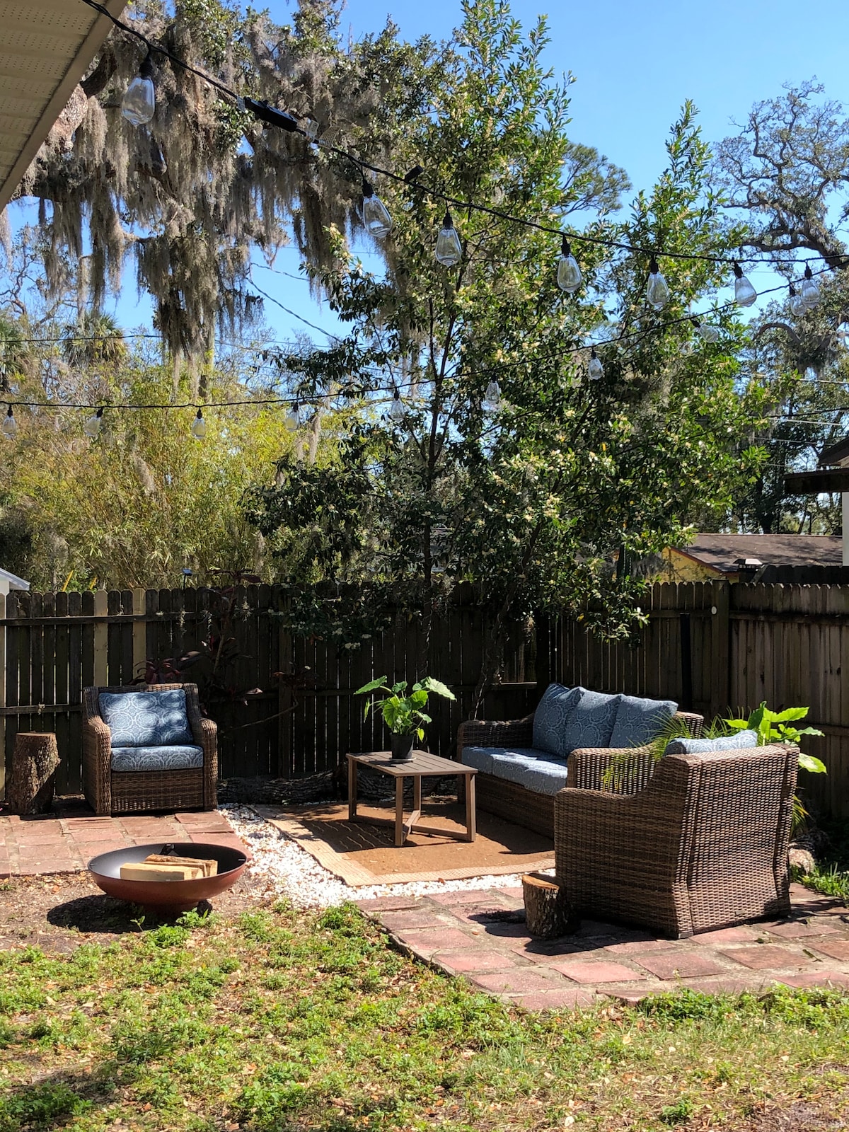 Relaxing Riverview House