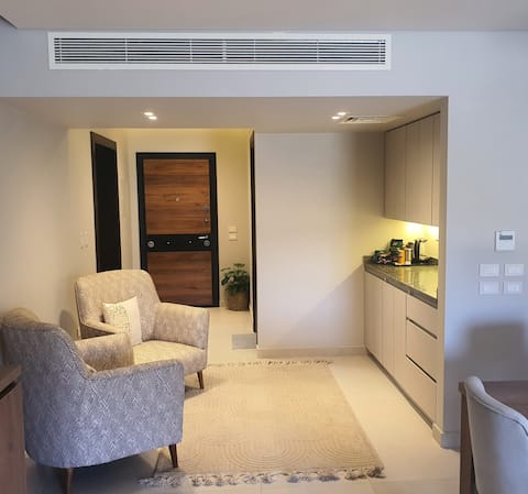 Luxury hotel APT Sheikh Zayed, PVT entrance,garden