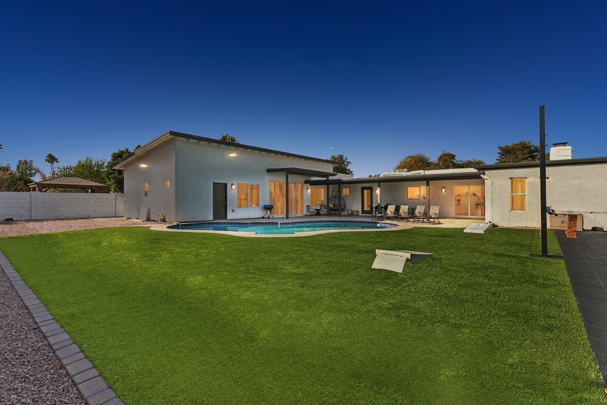 6BR Scottsdale Oasis | Pool, Casita & Sport Court - Houses for