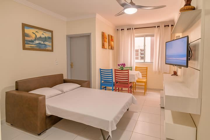 Mazingira anuwai yenye vitanda viwili vya sofa. Starehe ya ziada kwa wanandoa au familia ndogo.