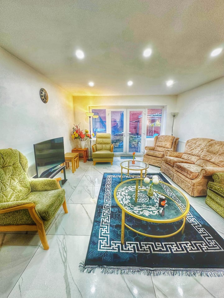 Spacious Private Room – Comfort & Style Await! - Leicester