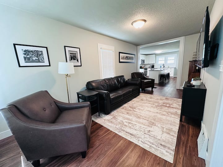 The Talon At Qu Stadiums, 2 Bedrooms 1 Bath - Quincy, IL