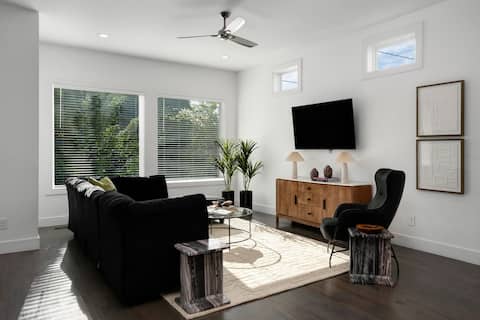 Two Huge Homes - 14 Beds, 8 BRs!