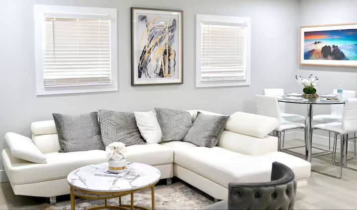 Spacious 4-bedr  In  St. Petersburg With Wifi, Ac - St. Petersburg, FL