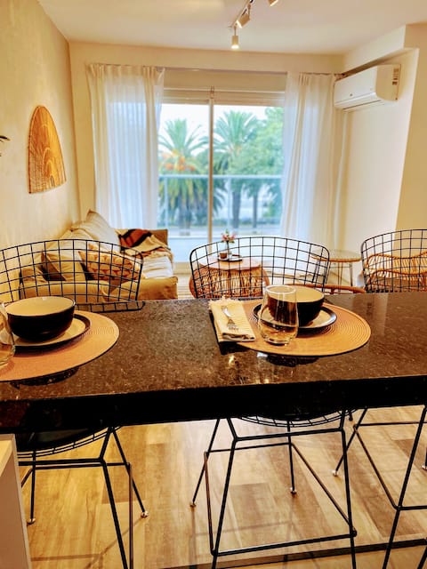 Apt 208. Views, sunsets, with parking