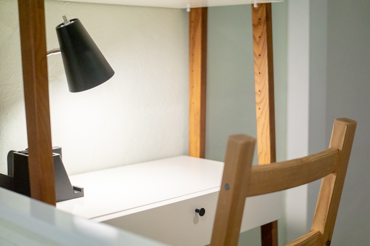 KING Basement Suite near PDX Airport, Fire Pit – Photo 10