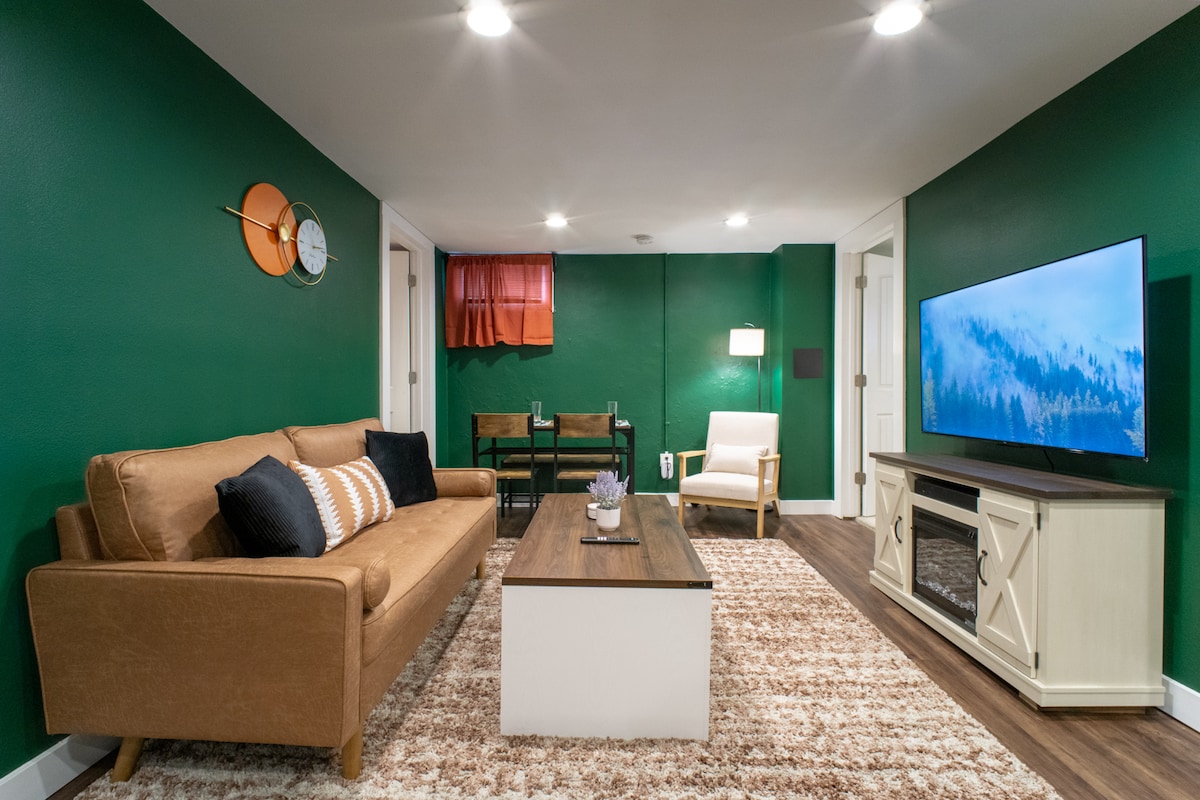 KING Basement Suite near PDX Airport, Fire Pit – Photo 2
