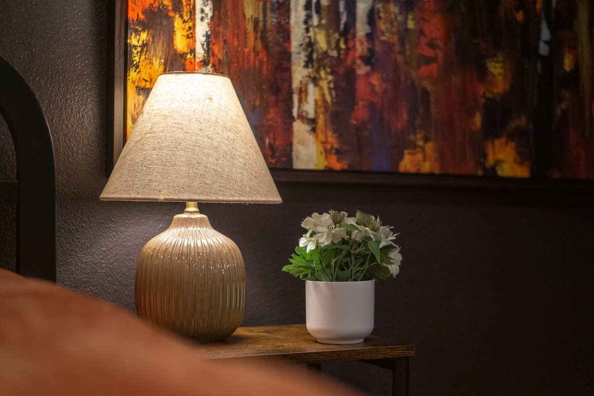 KING Basement Suite near PDX Airport, Fire Pit – Photo 4