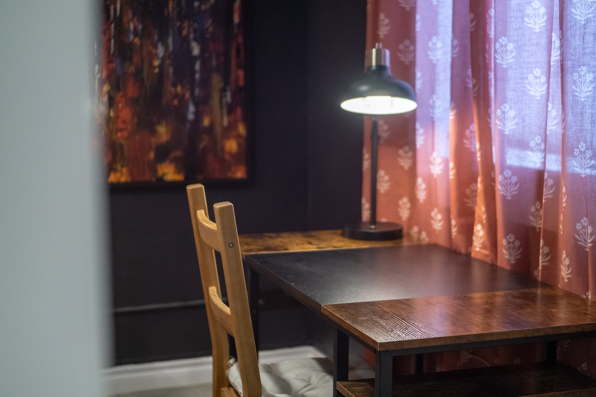 KING Basement Suite near PDX Airport, Fire Pit – Photo 7