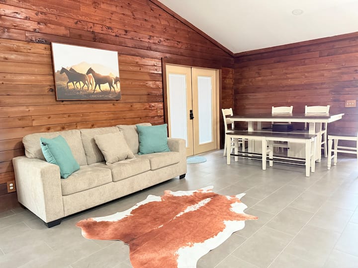 Cabin Near Disney & Beach | Spa, Firepit & More! - Lake Harney, FL