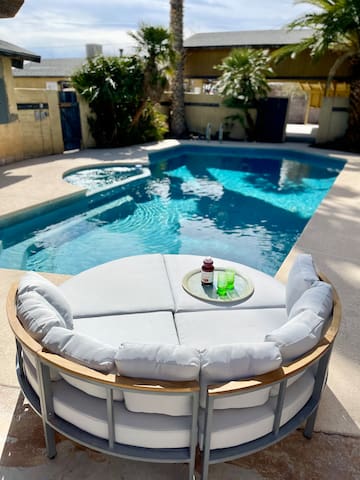 Modern 7BR w/ Cinema & Pool