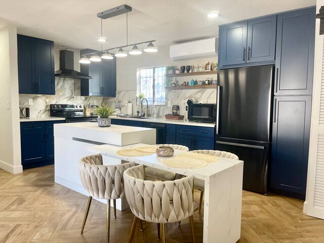 Modern 7BR w/ Cinema & Pool gallery image 5