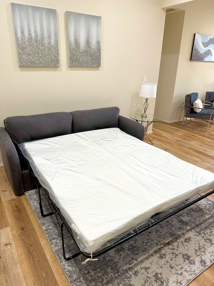 2 Bedroom + Office/den, Amazing Views - Los Angeles, CA