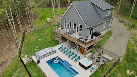 Chalet with year round heated pool, sauna, jacuzzi