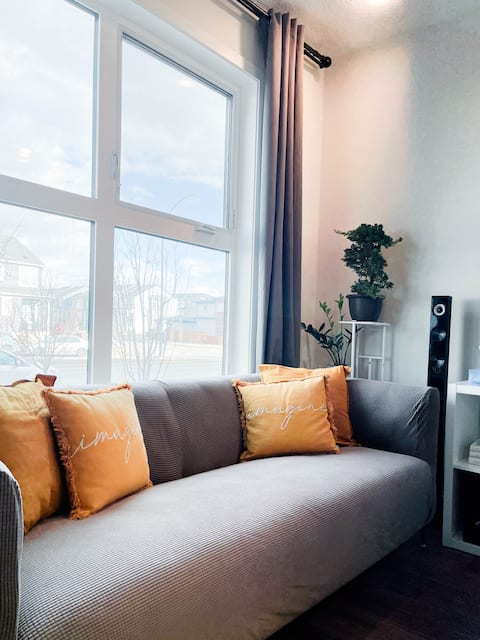 Top performing Airbnb: Full Cozy Townhouse close to YYC airport/Crossiron in Carrington