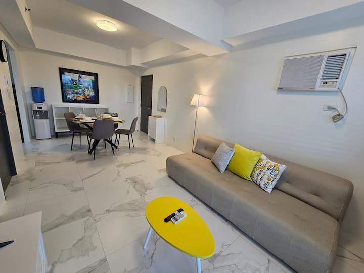 Modern Minimalist 1br | Free Parking + Netflix - Marikina