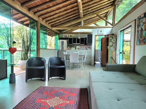 Popular Airbnb listing: House suspended in the woods with a pool, near SP in Santana De Parnaíba