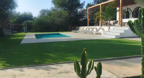 Casa Cactus. Walk to everything.