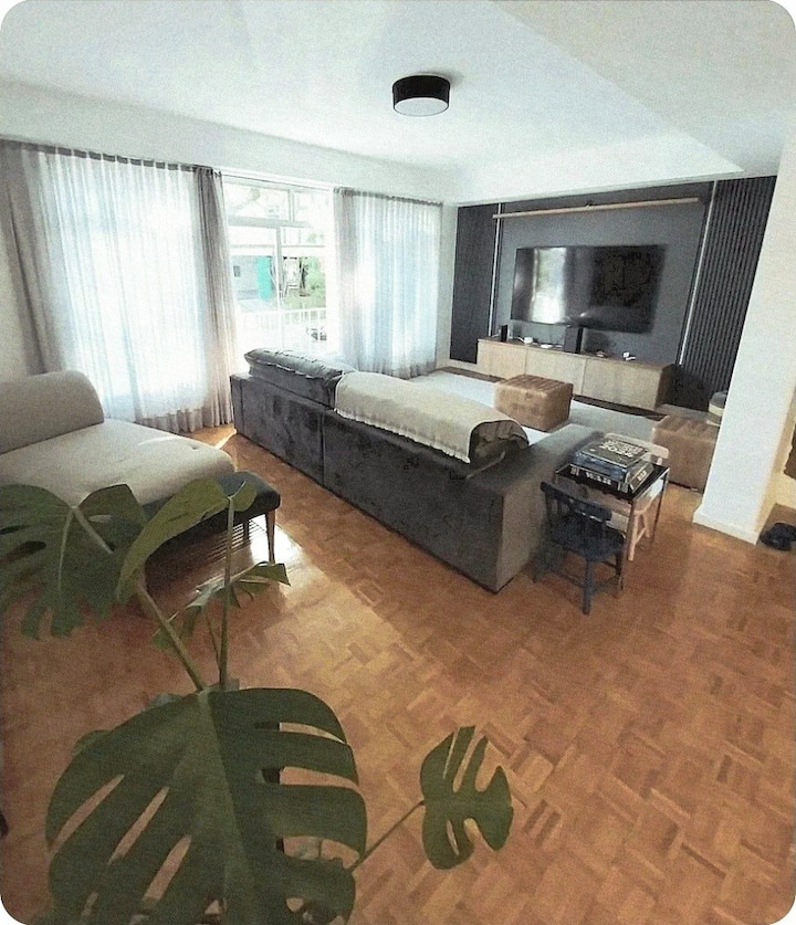 Elegant and spacious apartment on Rua Padre Chagas
