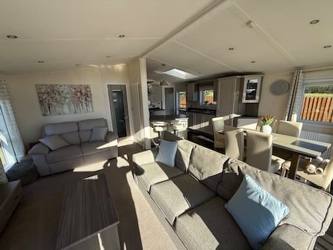 Top Airbnb: Rabbit Hole lodge in Cheddar in Cheddar