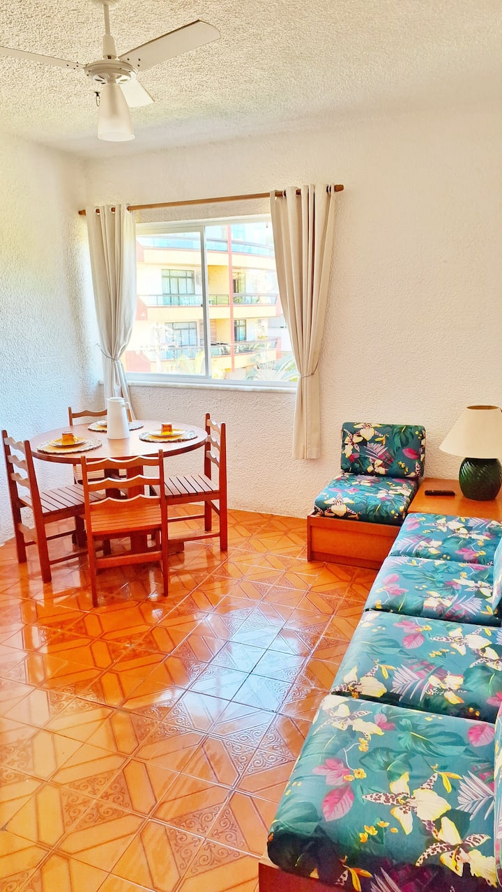 Природната вентилација на станот е силна страна.