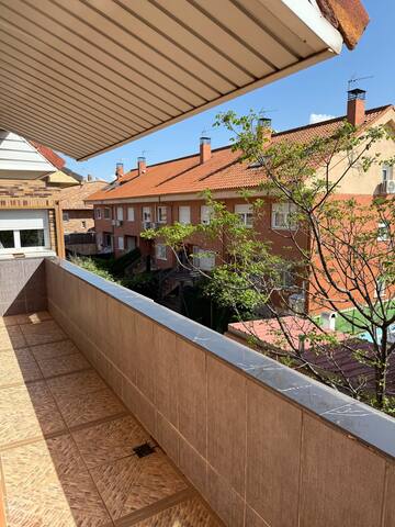 Chalet vanguardista de diseño en Madrid aeropuerto gallery image 5