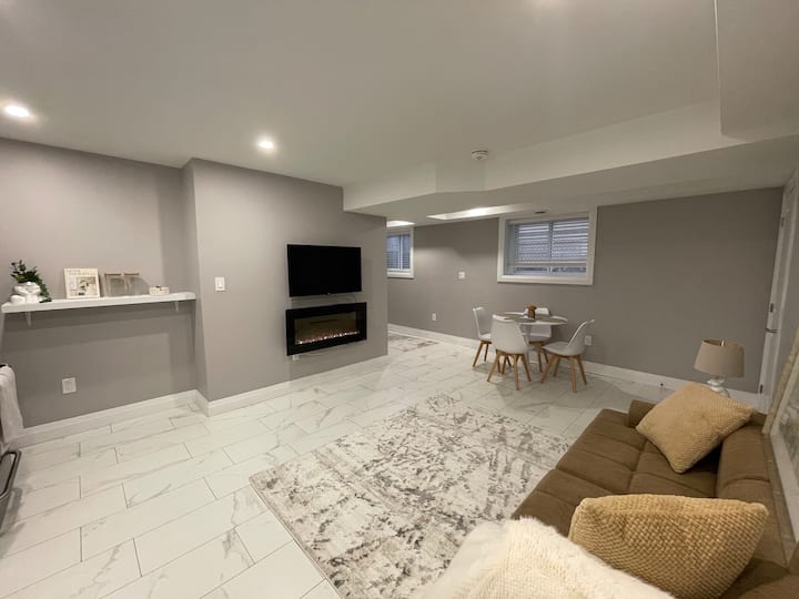 Studio Apartment ! - Windsor