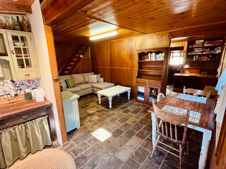 如果您需要额外的床，沙发可以拉出来变成一张双人床 ️