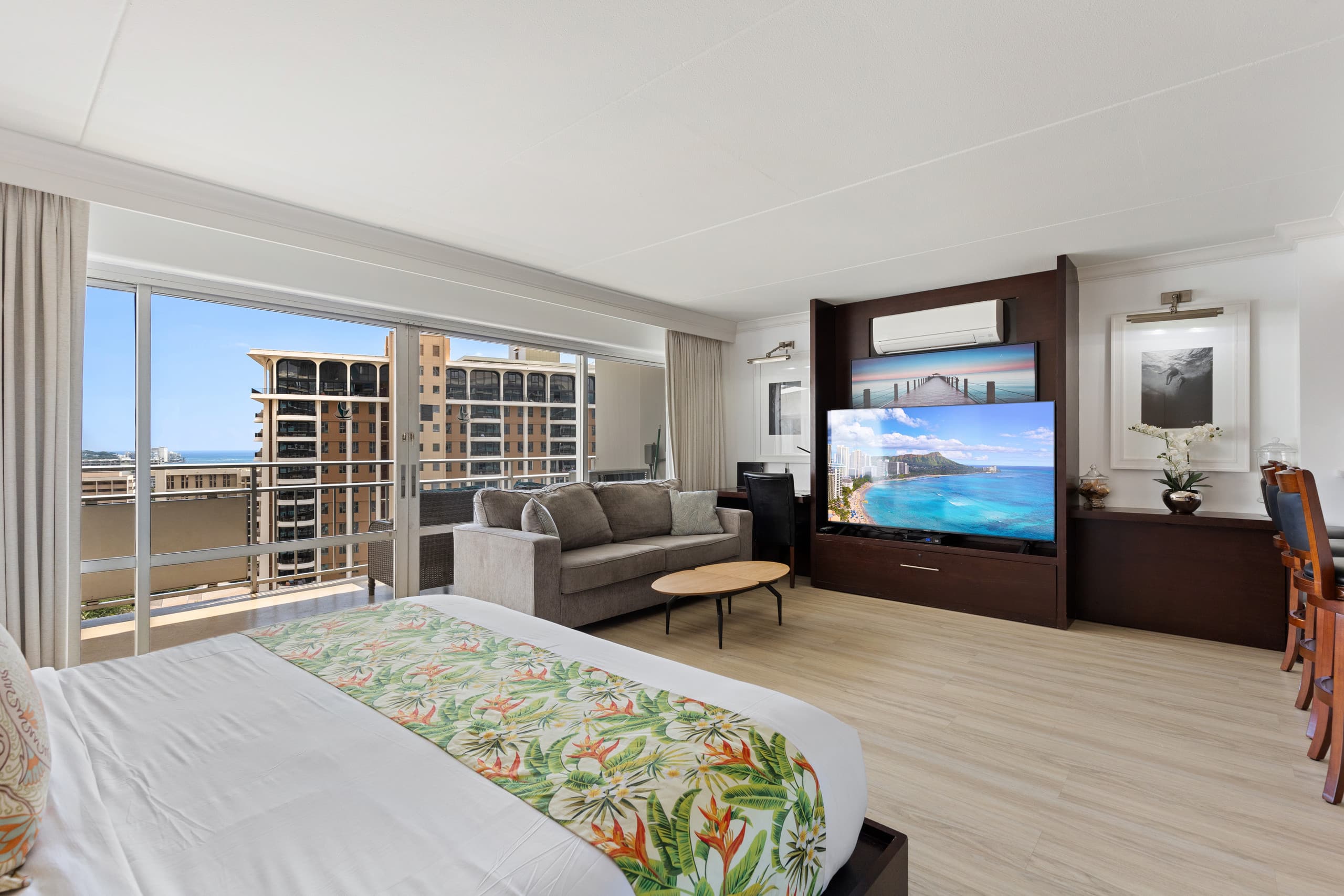 Condo in Honolulu · ★4.81 · 1 bedroom · 2 beds · 1 private bath - Image 7
