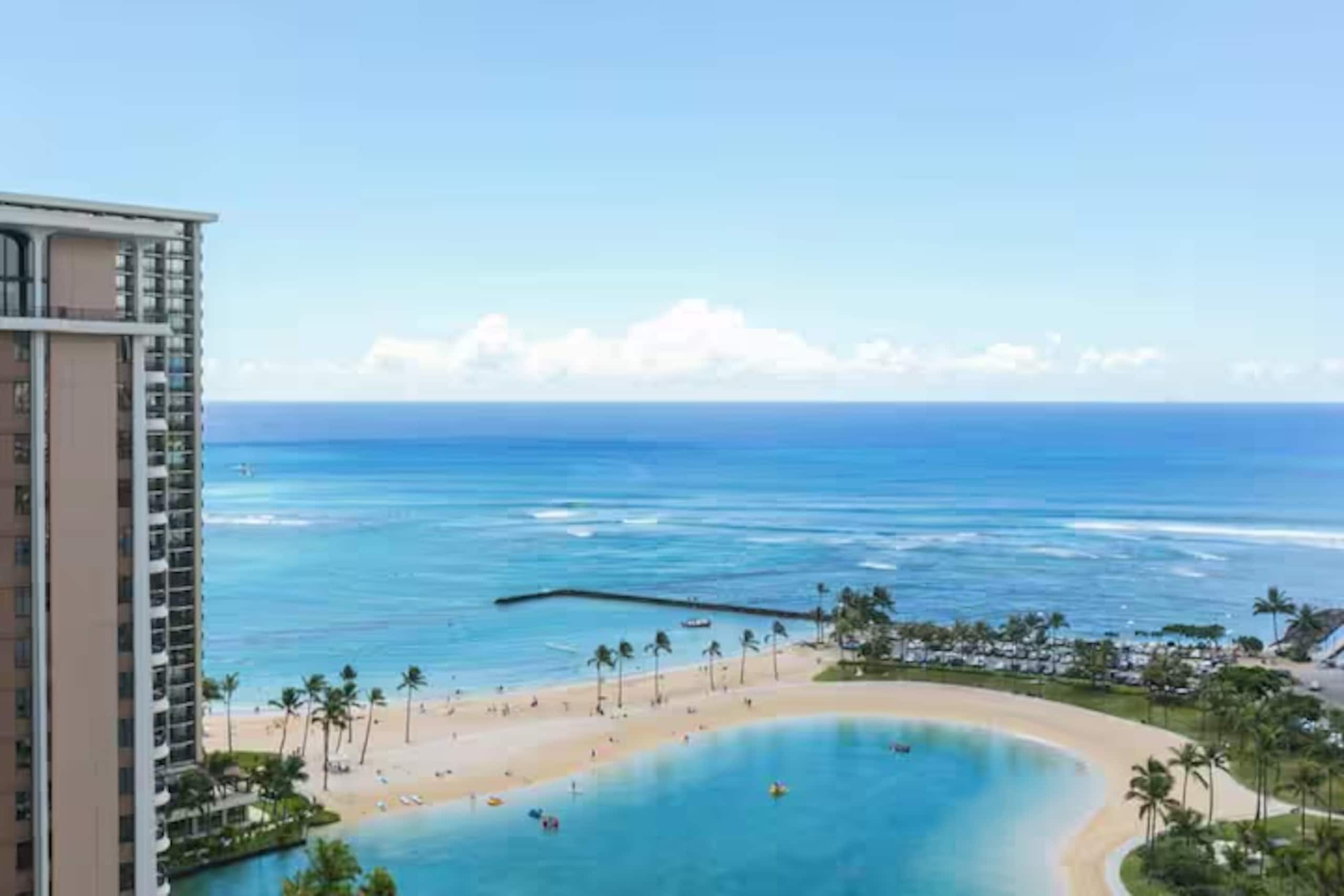 Condo in Honolulu · ★4.81 · 1 bedroom · 2 beds · 1 private bath - Image 31
