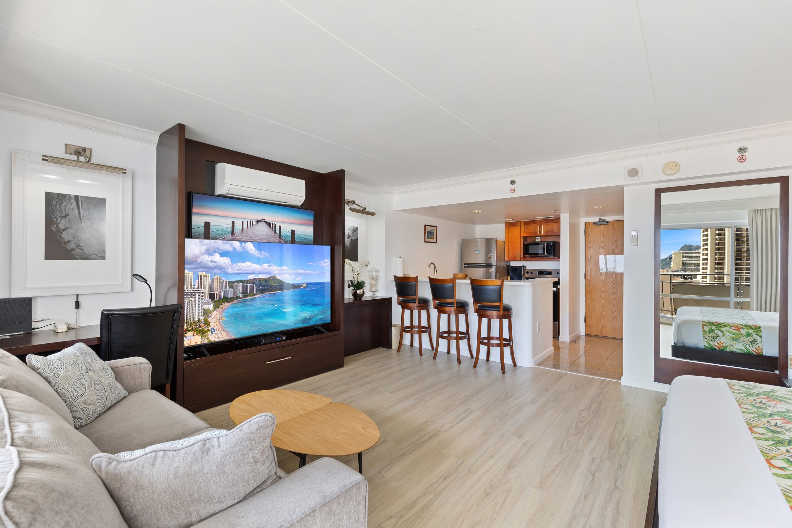 Condo in Honolulu · ★4.81 · 1 bedroom · 2 beds · 1 private bath - Image 2