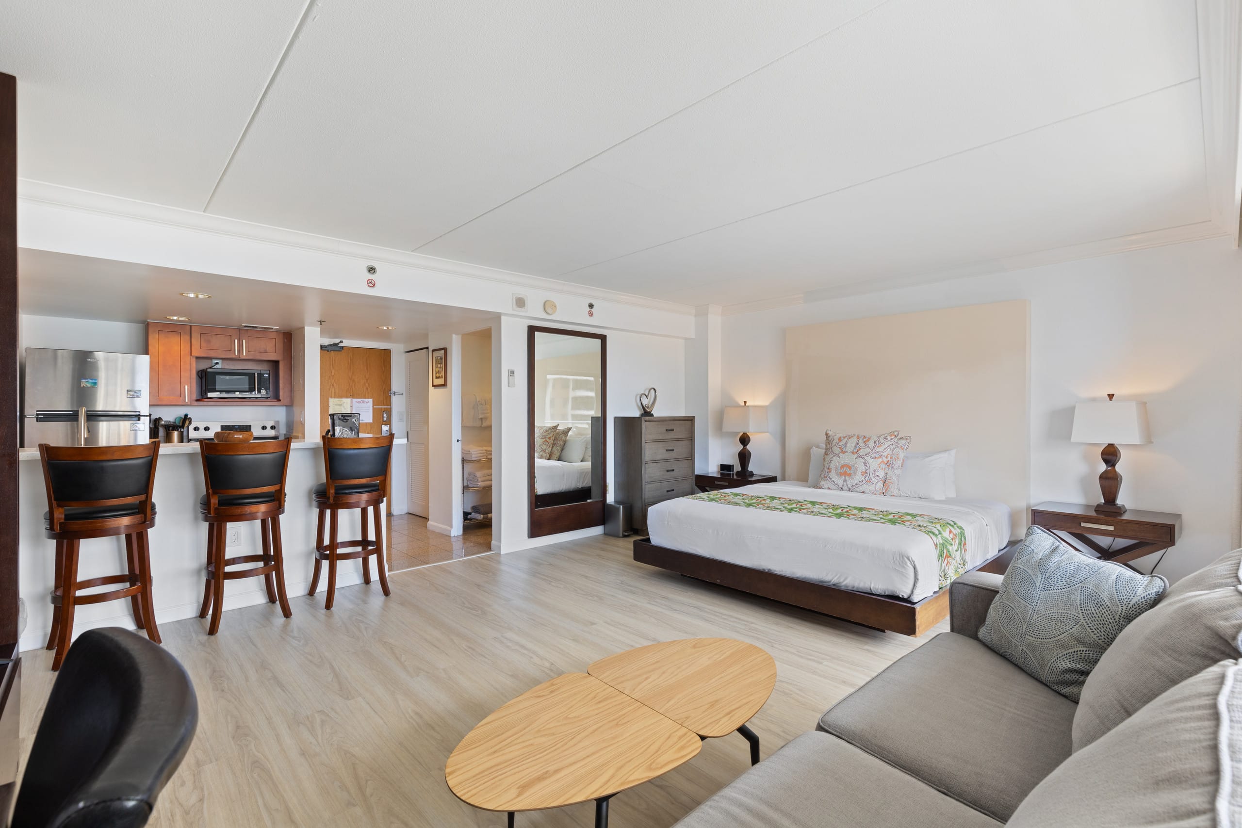 Condo in Honolulu · ★4.81 · 1 bedroom · 2 beds · 1 private bath - Image 5