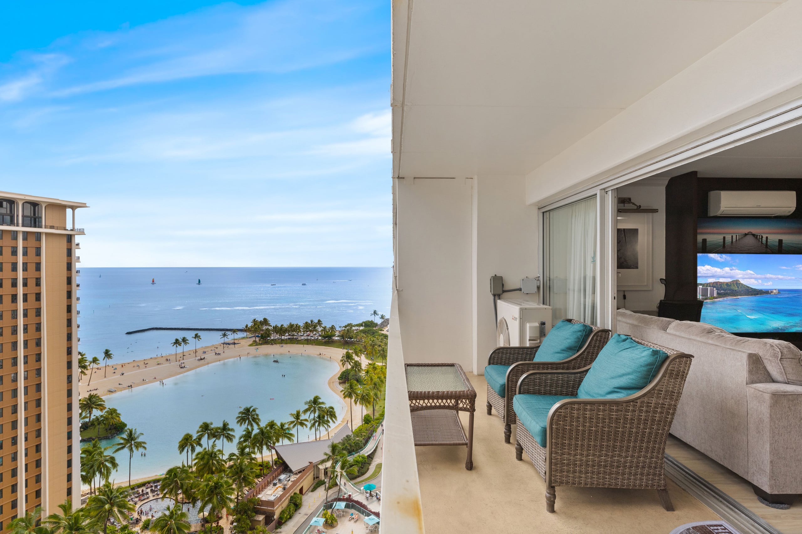 Condo in Honolulu · ★4.81 · 1 bedroom · 2 beds · 1 private bath - Image 3